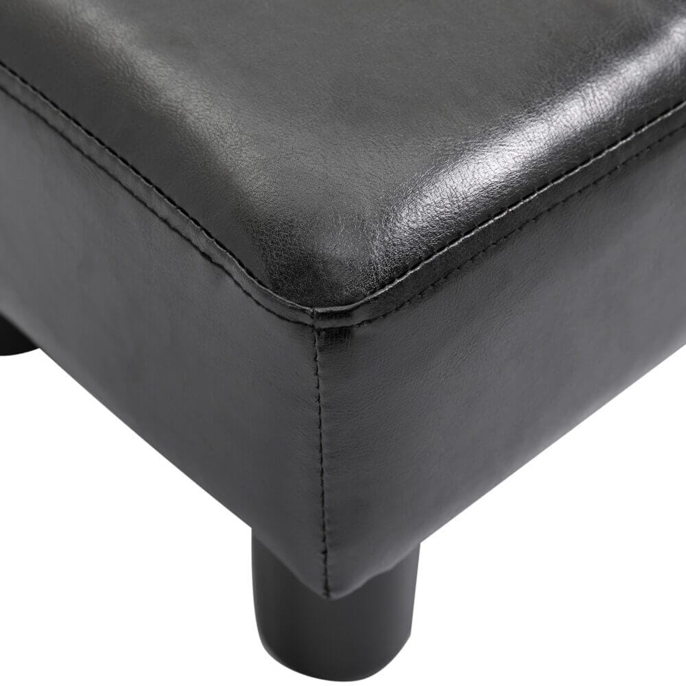 Ein schwarzer Chesterfield Hocker aus Kunstleder, Maße 40x30x24cm.