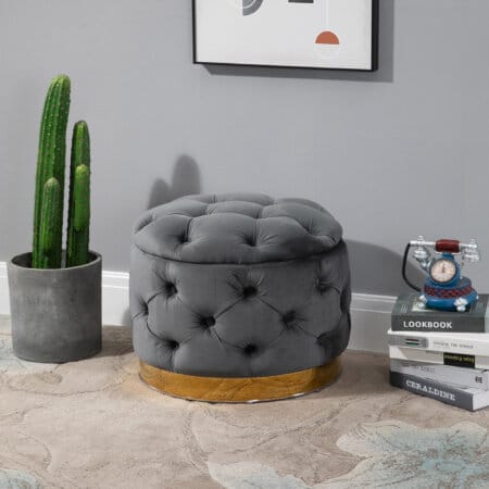 Ein kohlegrauer Vintage Hocker mit Stauraum, Maße 55x55x42cm.