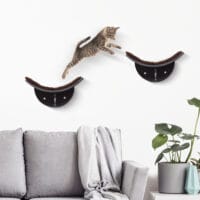 Braunes Katzenbett zur Wandmontage, Masse 41x28x21cm, bietet Ihrer Katze einen erhöhten und sicheren Schlafplatz.