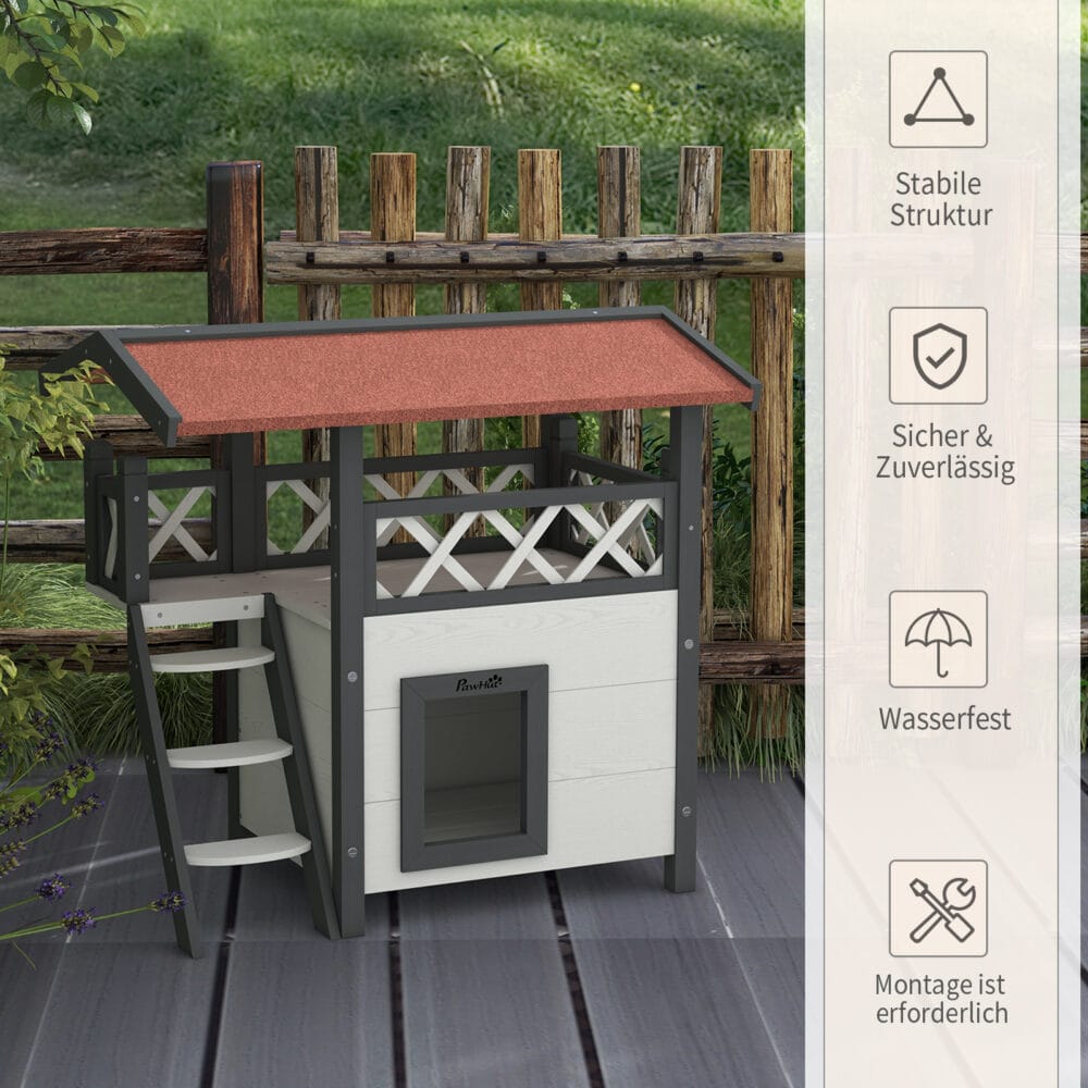 Weisses 2-stöckiges Katzenhaus aus Holz, mit Balkon und Treppe, eine charmante und funktionale Behausung für Katzen.