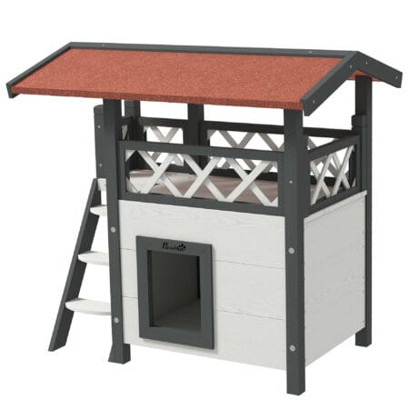 Weisses 2-stöckiges Katzenhaus aus Holz, mit Balkon und Treppe, eine charmante und funktionale Behausung für Katzen.