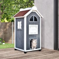 Graues Katzenhaus aus Tannenholz, Masse 59x55x109cm, ein robustes und geräumiges Zuhause für Ihre Katze.