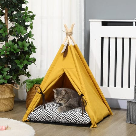 Gelbes Katzenhaus im Tipi-Zelt-Design, rutschfest, mit Kissen und Spielball, bietet einen gemütlichen und verspielten Rückzugsort.