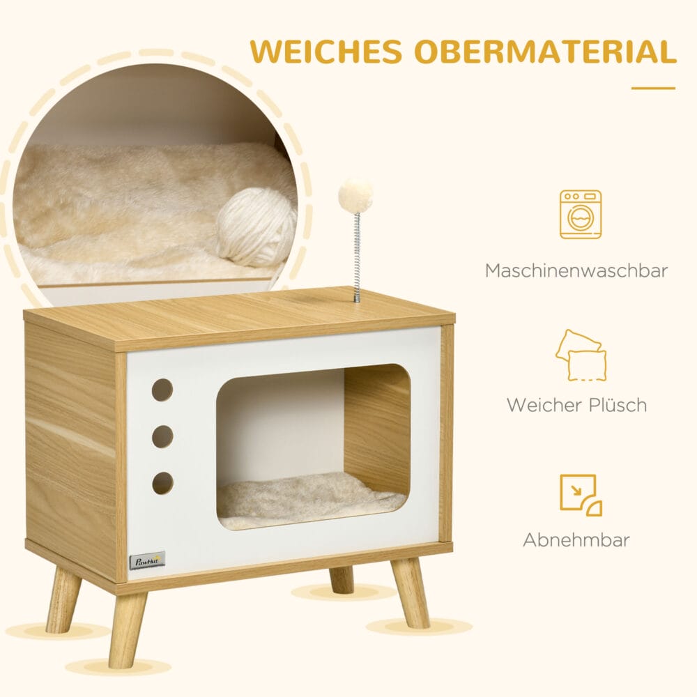 Beiges Katzenhaus im TV-Design mit Spielball und Kissen, ein origineller und gemütlicher Rückzugsort für Katzen.