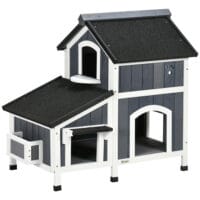 Graues wetterfestes Katzenhaus aus Tannenholz, bietet Katzen Schutz im Freien.