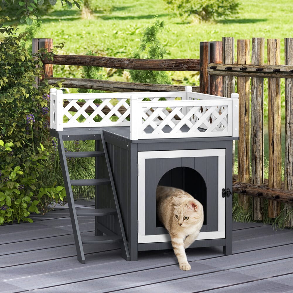 Graue Katzenhöhle aus Tannenholz mit Balkon und Treppe, für Katzen bis 6kg, eine stilvolle und funktionale Behausung.