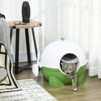 Grün-weisses Katzenklo mit Deckel, ideal für den Innenbereich, sorgt für hygienische Sauberkeit.