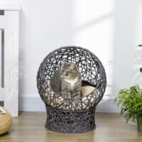 Violett-cremeweisser Katzenkorb mit Kissen, stilvoll und gemütlich, bietet Ihrer Katze einen komfortablen Schlafplatz.