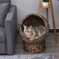 Dunkelbrauner Katzenkorb aus Rattan, gemütlich, stilvoll und robust, ein perfekter Schlafplatz für Katzen.