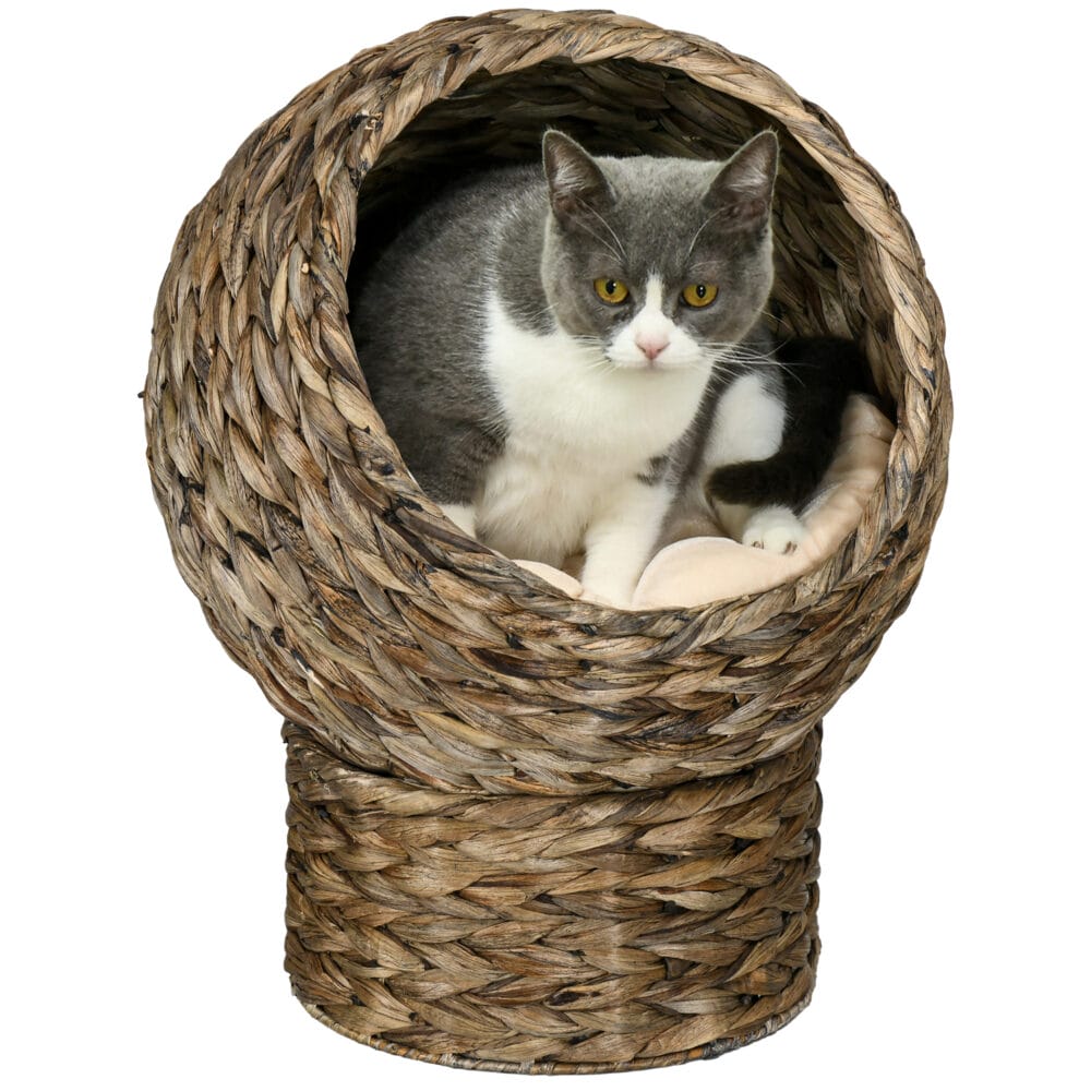 Dunkelbrauner Katzenkorb aus Rattan mit Kissen aus Wasserhyazinthe, bietet eine natürliche und bequeme Schlafgelegenheit.