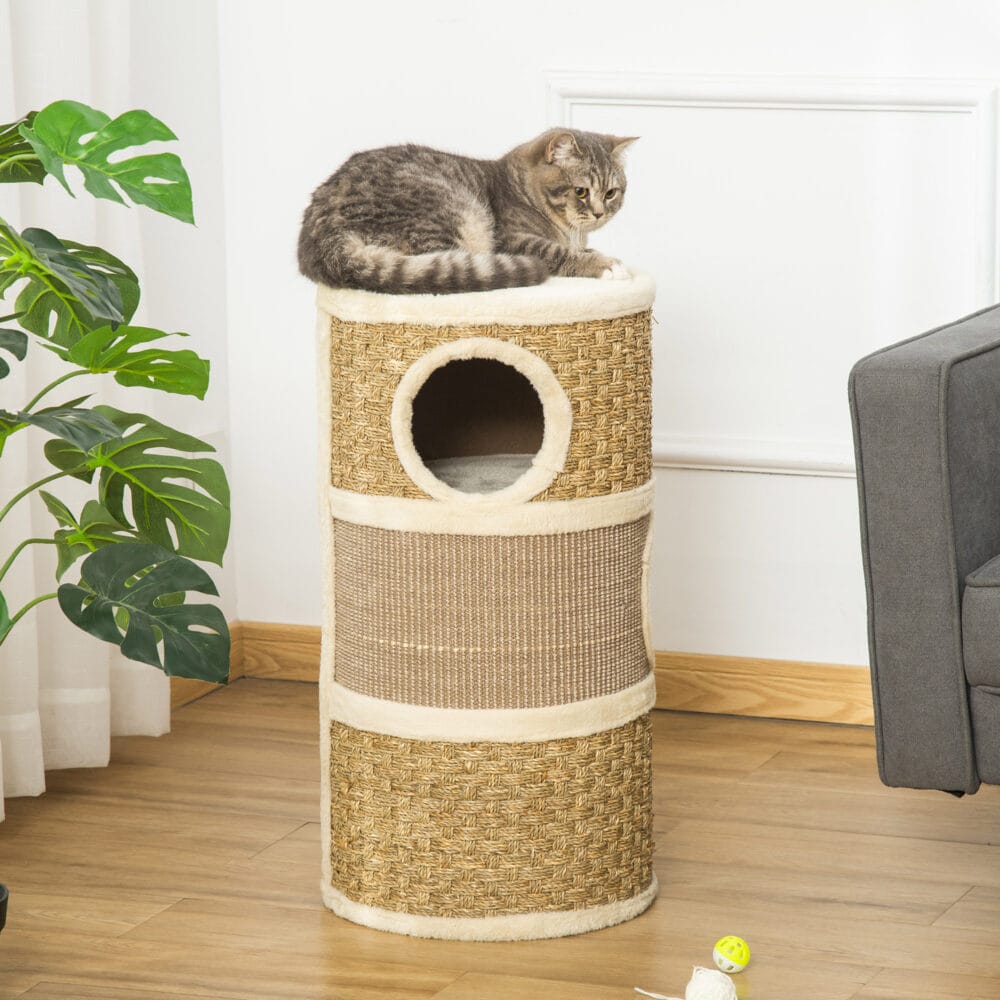 Kratzbaum für Katzen mit 3 Ebenen aus Sisal und Plüsch, bietet Abwechslung zum Kratzen, Klettern und Ruhen.