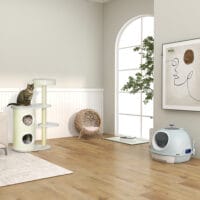 Blaue Katzentoilette mit praktischem Dachfenster, für einfache Reinigung und Belüftung.