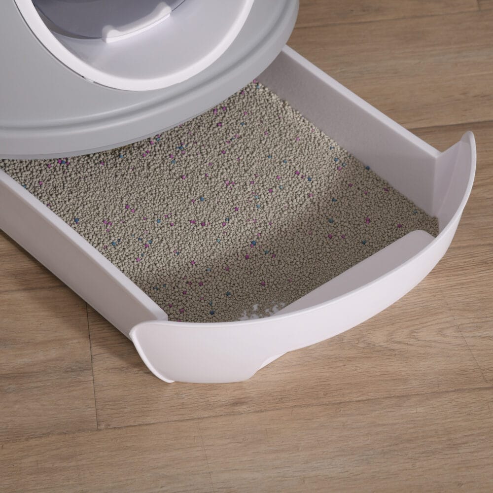 Graue tragbare Katzentoilette mit Dachfenster, ideal für Reisen oder flexible Platzierung.