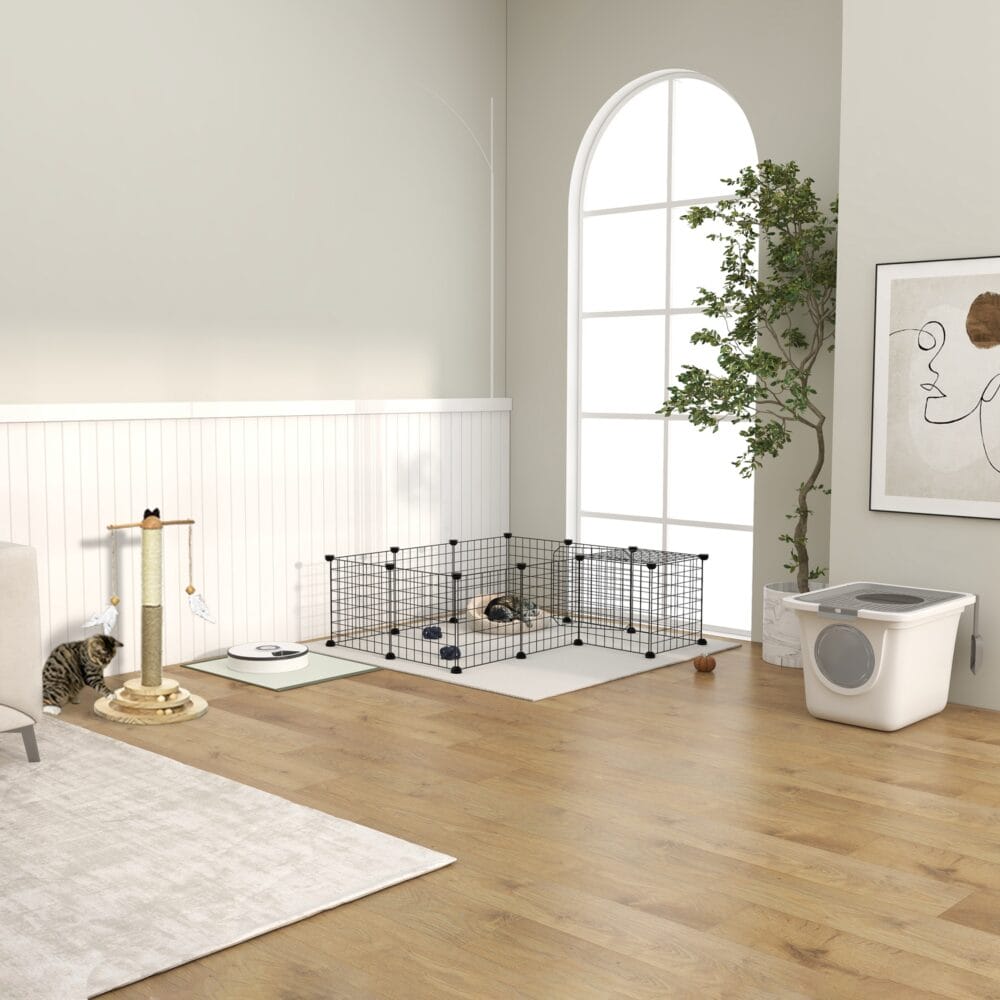 Grau-weisse Katzentoilette mit Deckel, ideal für kleine Katzen, bietet Hygiene und Privatsphäre.