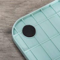 Grüne Katzentoilette mit Haube, für Katzen bis 5kg, reduziert Gerüche und Streuverteilung.