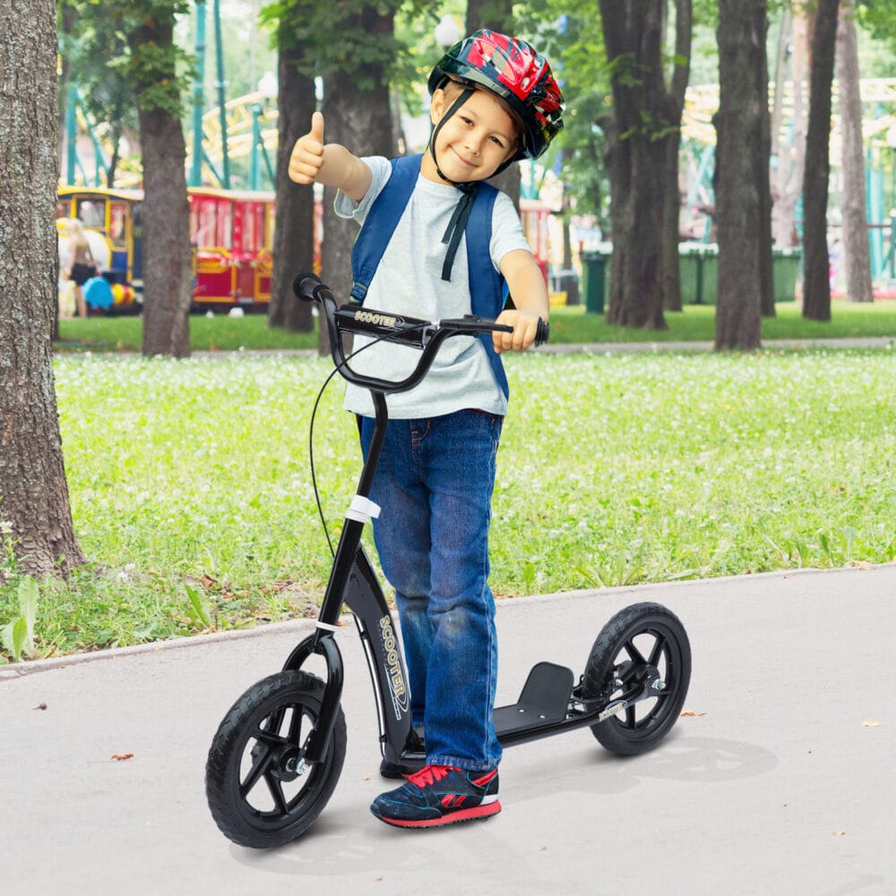 Schwarzer Kickscooter mit 12 Zoll Rädern und höhenverstellbarem Lenker
