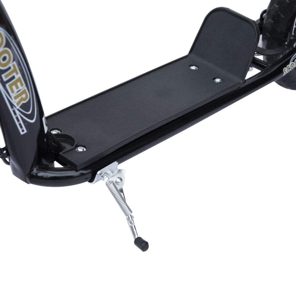 Schwarzer Kickscooter mit 12 Zoll Rädern und höhenverstellbarem Lenker