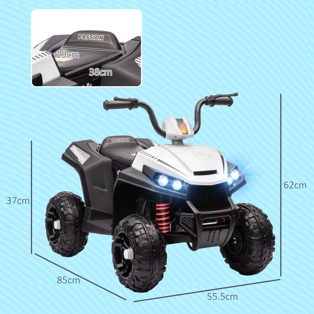 Weisses 12V Kinder-Quad mit 4-Rad-Federung und MP3-Funktion, ideal für 3-5 Jahre. Bietet Fahrkomfort und Unterhaltung auf jedem Terrain.