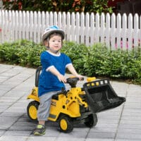 Gelber Kinderbagger als Rutschauto mit funktionsfähiger Hupe und praktischem Ablagefach unter dem Sitz. Das Fahrzeug fördert die Motorik und bietet stundenlangen Spielspass für kleine Baumeister.