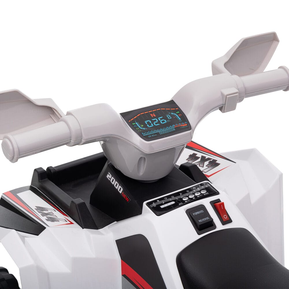 Weisses 6V Elektro-Quad für Kinder von 1.5-3 Jahren, erreicht eine Geschwindigkeit von 2.5 km/h.