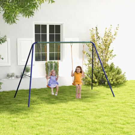Graue, stabile 2er-Kinderschaukel aus Stahl für den Garten, ideal für Geschwister oder Freunde. Sie bietet sicheren Schaukelspass im Freien.