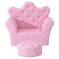Rosa Kindersessel im Softsofa-Design mit passendem Hocker, ideal für Mädchen ab 3 Jahren. Dieser gemütliche Sessel bietet eine weiche Sitzfläche und ist perfekt zum Entspannen und Spielen im Kinderzimmer.