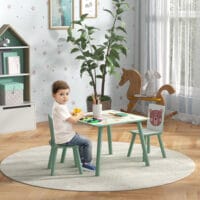 Grünes Kindertisch Set mit 2 passenden Stühlen und niedlichem Tiermotiv, ideal für Kinder von 3 bis 8 Jahren zum Spielen und Lernen.