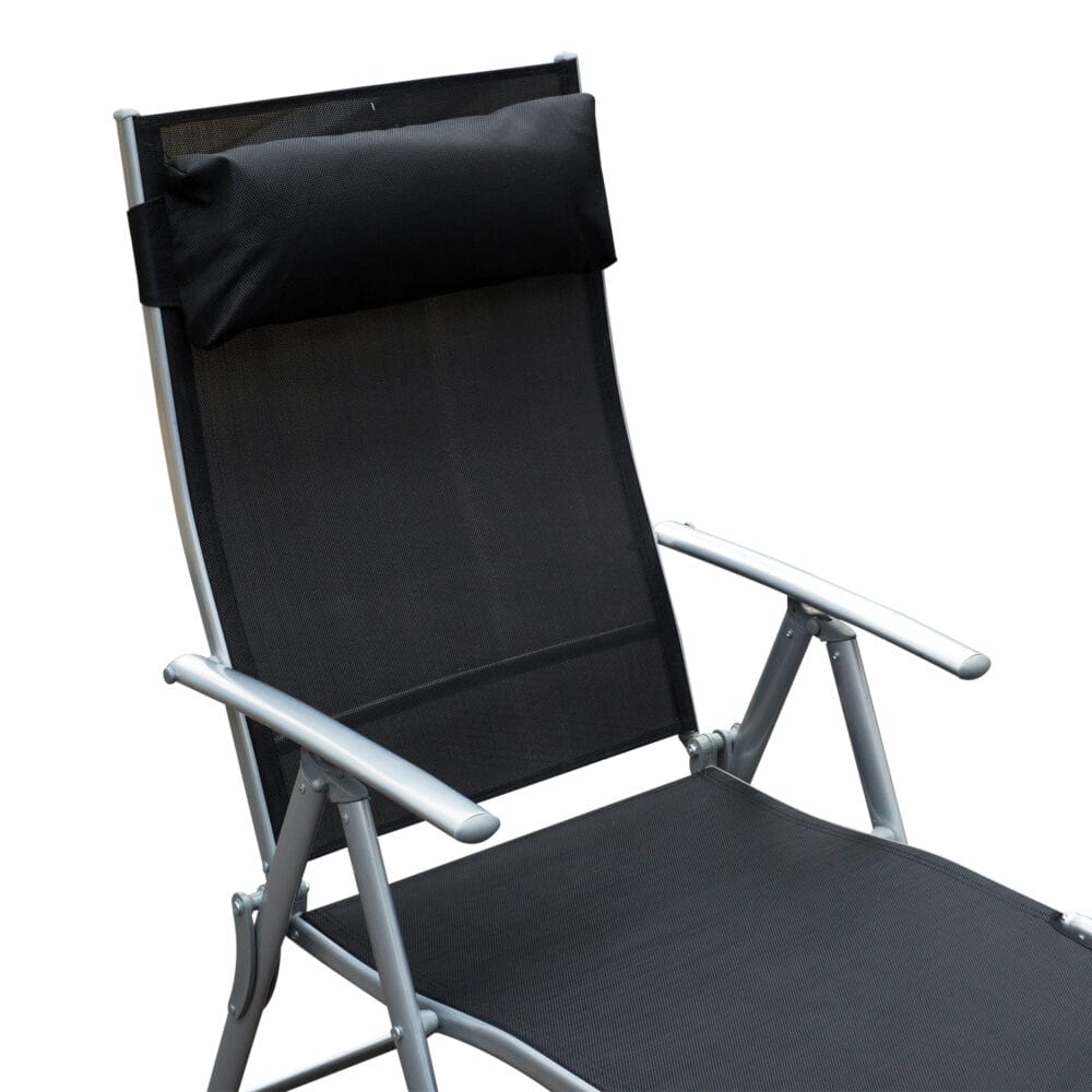 Schwarzer, klappbarer Liegestuhl mit Kissen, Maße 137x635x1005cm.