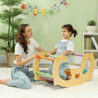 Mehrfarbiges 2-in-1 Klettergerüst für den Kinderspielplatz, das auch als Schaukelstuhl genutzt werden kann. Ideal für Kinder von 1-4 Jahren zur Förderung von Motorik und Gleichgewicht.