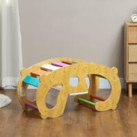 Mehrfarbiges 2-in-1 Klettergerüst für den Kinderspielplatz, das auch als Schaukelstuhl genutzt werden kann. Ideal für Kinder von 1-4 Jahren zur Förderung von Motorik und Gleichgewicht.
