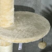 Beiger Kratzbaum mit Hängematte und Rampe, 225-255cm hoch, bietet Katzen vielfältige Kletter- und Entspannungsmöglichkeiten.