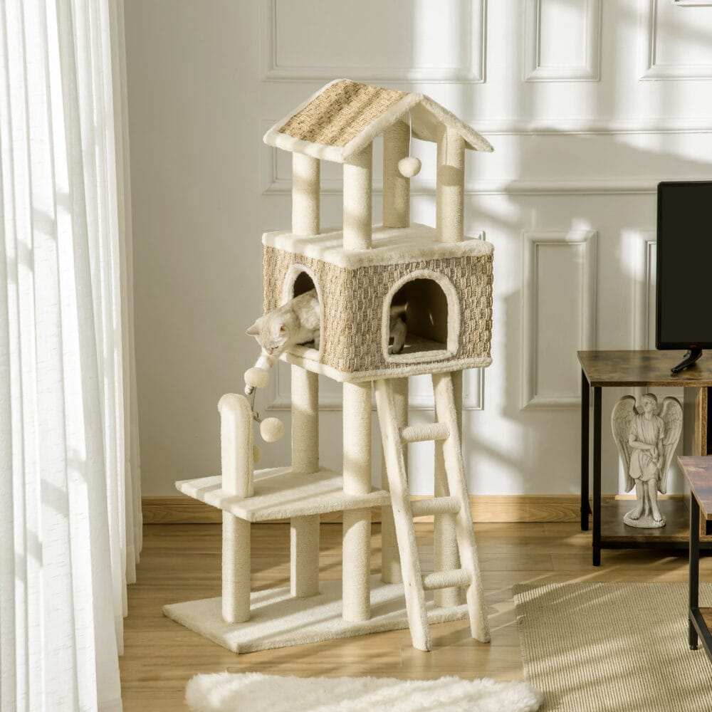 Beiger Kratzbaum mit Katzenhöhle und Spielbällen, 130cm hoch, bietet Katzen viel Platz zum Spielen, Schlafen und Beobachten.