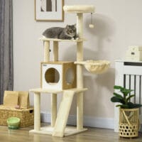 Beiger Kratzbaum aus Holz mit Hängebett, 141.5cm hoch, ein stilvolles und bequemes Möbelstück für Katzen.