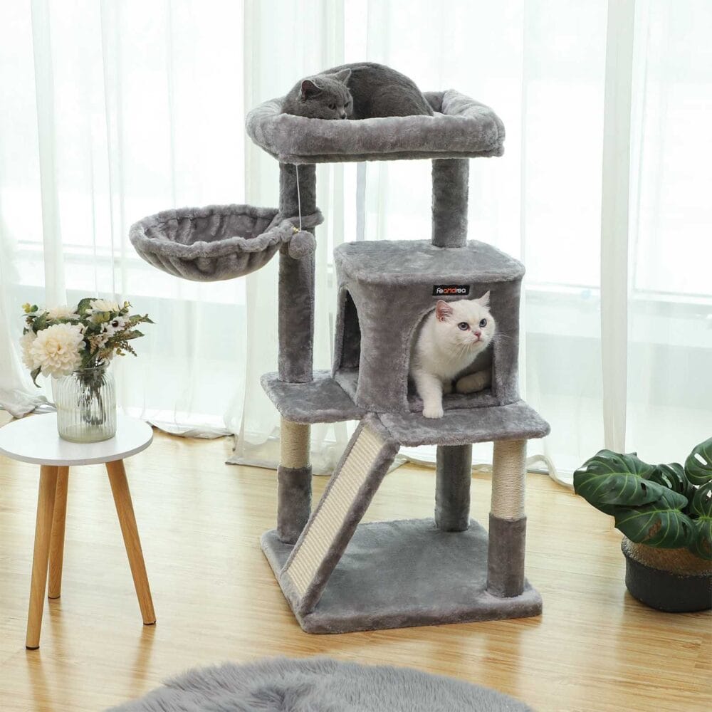 Stabiler Kratzbaum für große Katzen, Holz, hellgrau