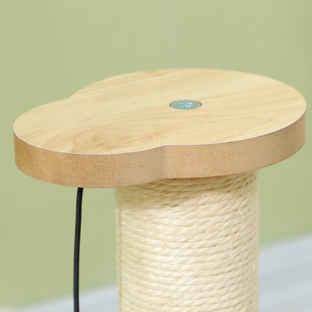 Sisal-Kratzstamm mit Kugelbahn und Spielball, 4-in-1 Design, bietet vielfältige Beschäftigungsmöglichkeiten für Katzen.