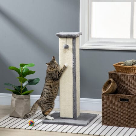 Grau-cremefarbener Sisal-Kratzstamm mit integriertem Spielball, 81cm hoch, perfekt zum Krallenwetzen und Spielen.