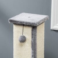 Grau-cremefarbener Sisal-Kratzstamm mit integriertem Spielball, 81cm hoch, perfekt zum Krallenwetzen und Spielen.