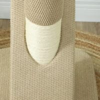 Cremeweisser Sisal-Kratzstamm mit Spielball für den Innenbereich, 84cm hoch, bietet Katzen eine ideale Möglichkeit zum Kratzen.