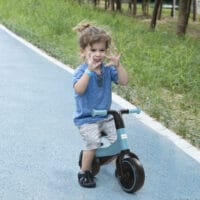 Blaues Laufrad mit höhenverstellbarem Sitz für Kinder von 1,5 bis 3 Jahren, stabil und sicher