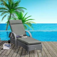 Dunkelgraues weiches Liegenpolster für Sonnenliegen, bietet optimalen Komfort und eine stilvolle Optik im Outdoor-Bereich.