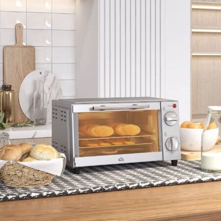 Ein silberner Minibackofen und Backofen mit 9 Litern Fassungsvermögen, 750W Leistung, Temperaturbereich 100-230 Grad Celsius, Timer und Edelstahl-Zubehör.