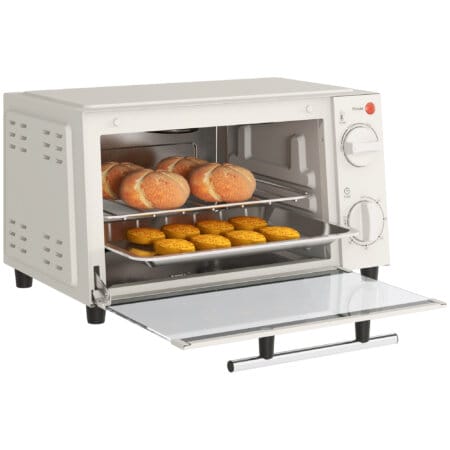 Ein cremeweisser Minibackofen und Kompaktofen mit 9 Litern Fassungsvermögen, 750W Leistung, Temperaturbereich 100-230 Grad Celsius, Timer und Edelstahl-Zubehör.