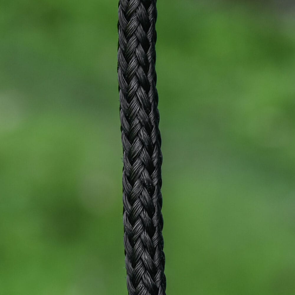 Blaue runde Nestschaukel mit einem Durchmesser von 110cm, verstellbar und bis 150kg belastbar. Sie bietet Platz für mehrere Kinder und lädt zum Schaukeln und Entspannen ein.