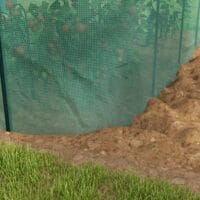 Pflanzenschutzzelt 3x1 m, winddicht mit Insektenschutznetz, Farbe Grün.