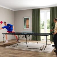 Klappbarer PingPong Tischtennistisch mit Netz und Rollen, Größe 274x152,5x76 cm für Tischtennis-Matches.