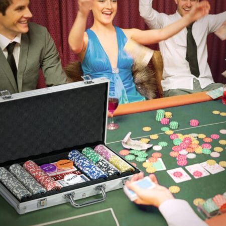 Pokerkoffer Set 500 Chips mit Schloss, zwei Kartendecks und Würfeln, Premium Alukoffer für Pokerspiele.