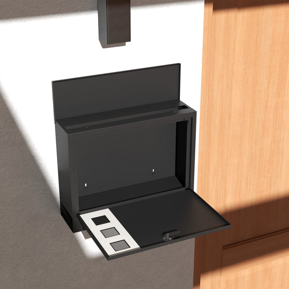 Ein schwarzer Postkasten und Briefkasten aus Metall mit Zeitungsfach, Maße 365x115x29cm.