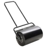 Eine schwarze Rasenwalze und Gartenwalze aus Metall mit 38 Litern Fassungsvermögen für Wasser oder Sand und einem U-Griff.