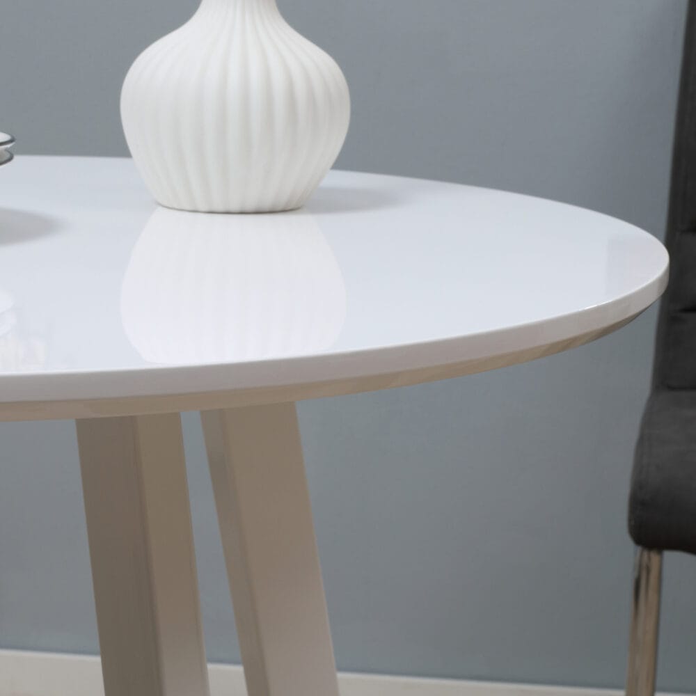 Runder Esstisch modernes Design Weiss – Produktfoto zeigt modernes Design, hochwertige Materialien und funktionale Eigenschaften ideal für Wohn- oder Arbeitsbereiche. Perfekt als Einrichtungsinspiration oder zur Produktpräsentation in einem Onlineshop.
