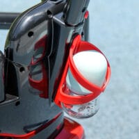 Rotes 3-in-1 Rutschauto für Kinder mit abnehmbarem Verdeck, passt sich verschiedenen Altersstufen an und bietet vielseitigen Spielspass.